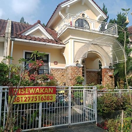 Villa Kota Bunga Cipanas 3 Kamar Baru Renovasi Full Wifi Cikundul المظهر الخارجي الصورة