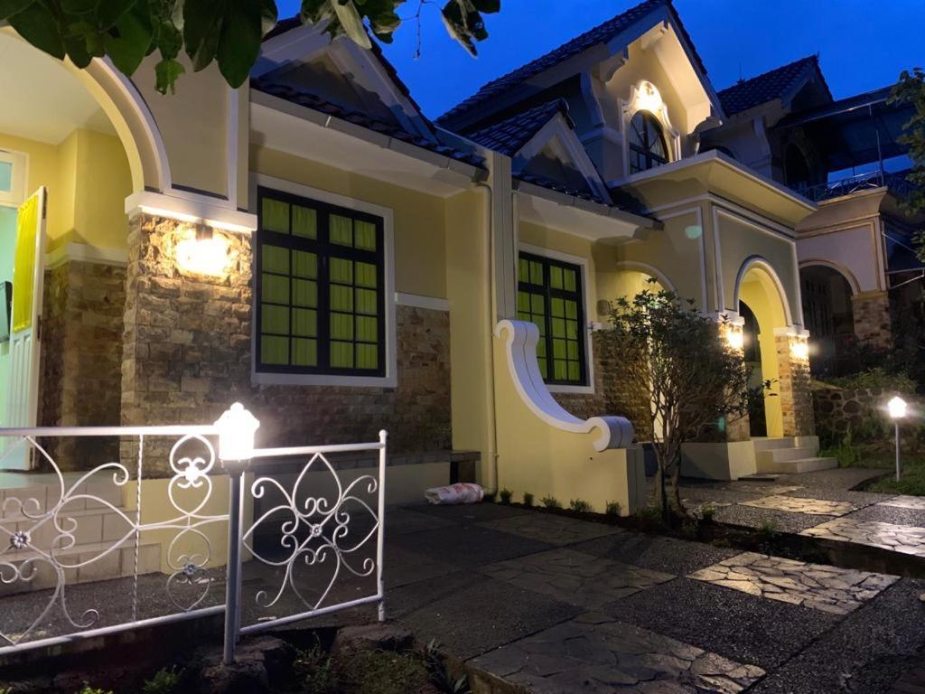 Villa Kota Bunga Cipanas 3 Kamar Baru Renovasi Full Wifi Cikundul المظهر الخارجي الصورة
